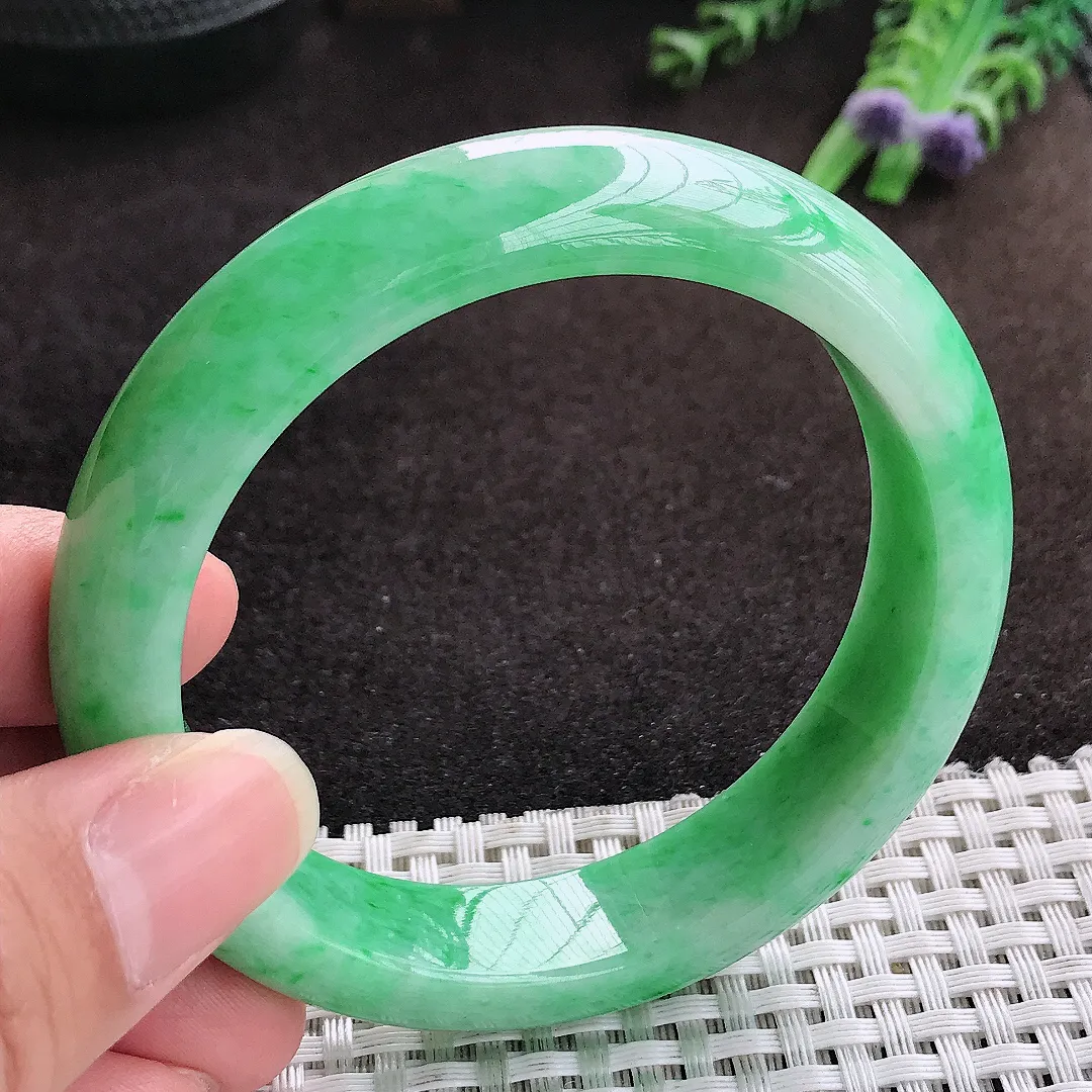 自然光57.5/13.7/8.6老坑精美温润满绿阳绿手镯宽边翡翠玉镯手环