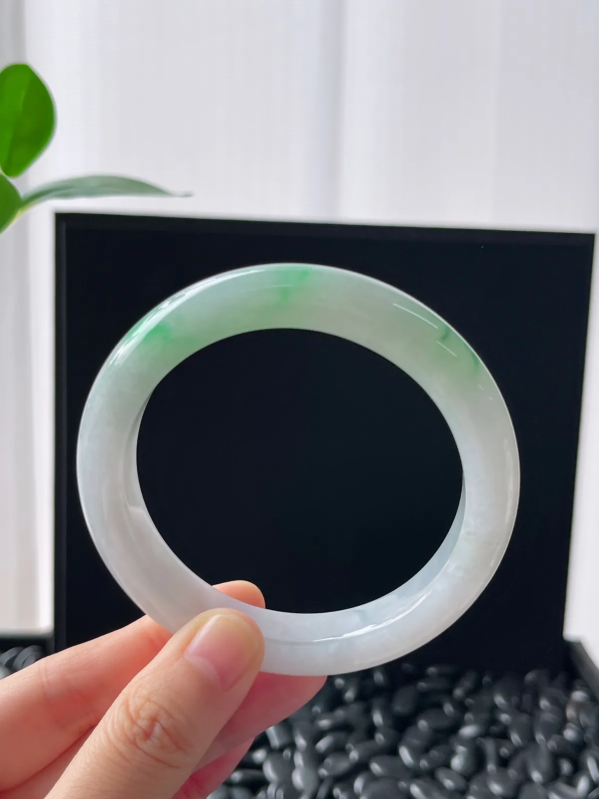 正圈58.3圈口，翡翠冰糯种飘绿手镯