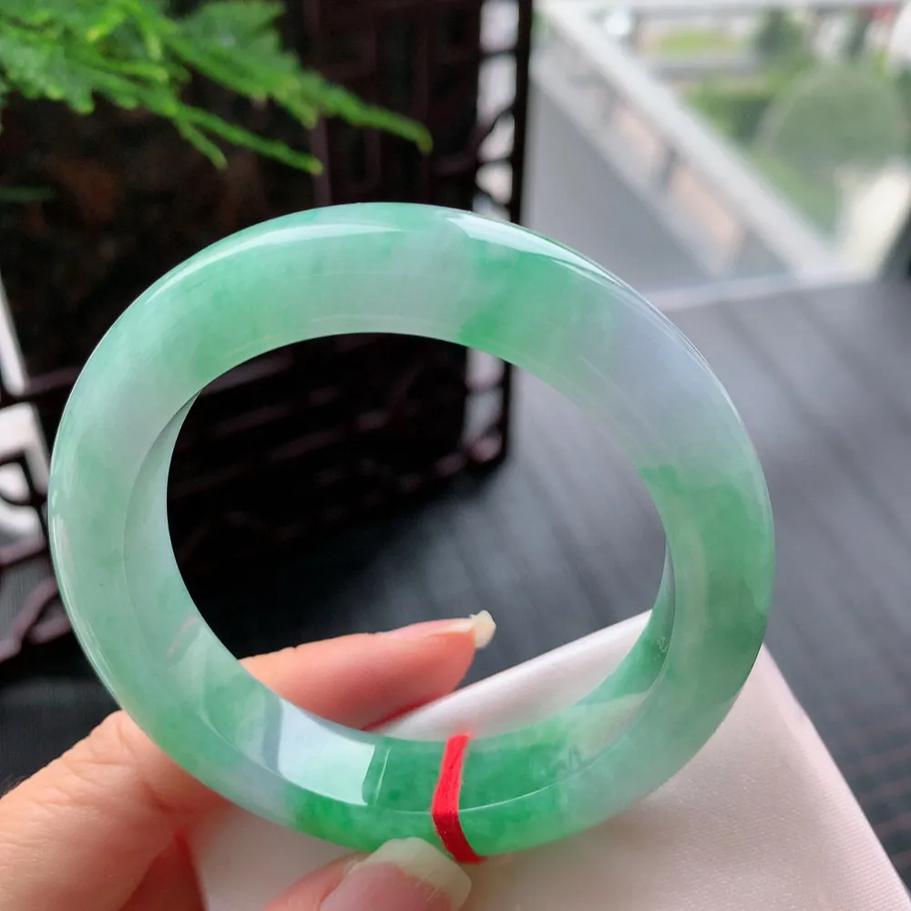 正圈冰糯阳绿 无纹裂 尺寸:53.7/12.8/9.9 色好