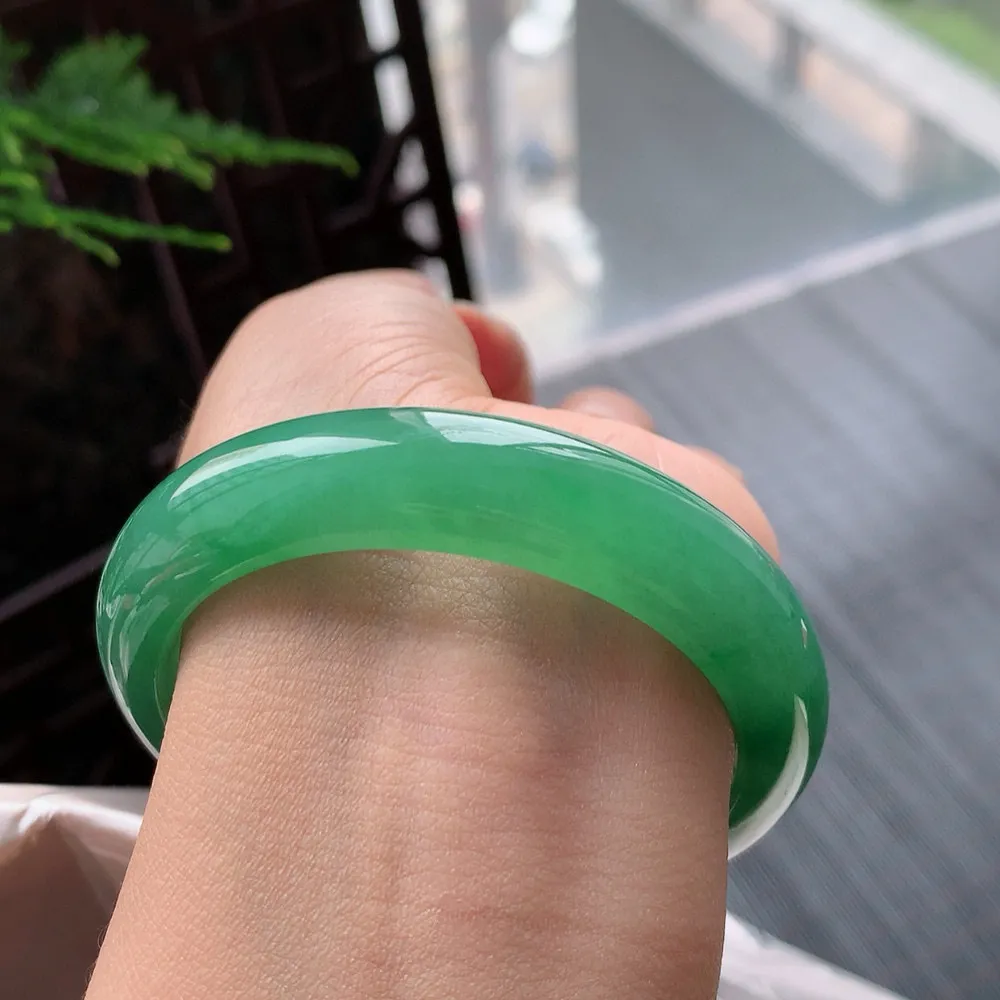 正圈满绿 无瑕 尺寸:54.4/12.6/8.1 满色