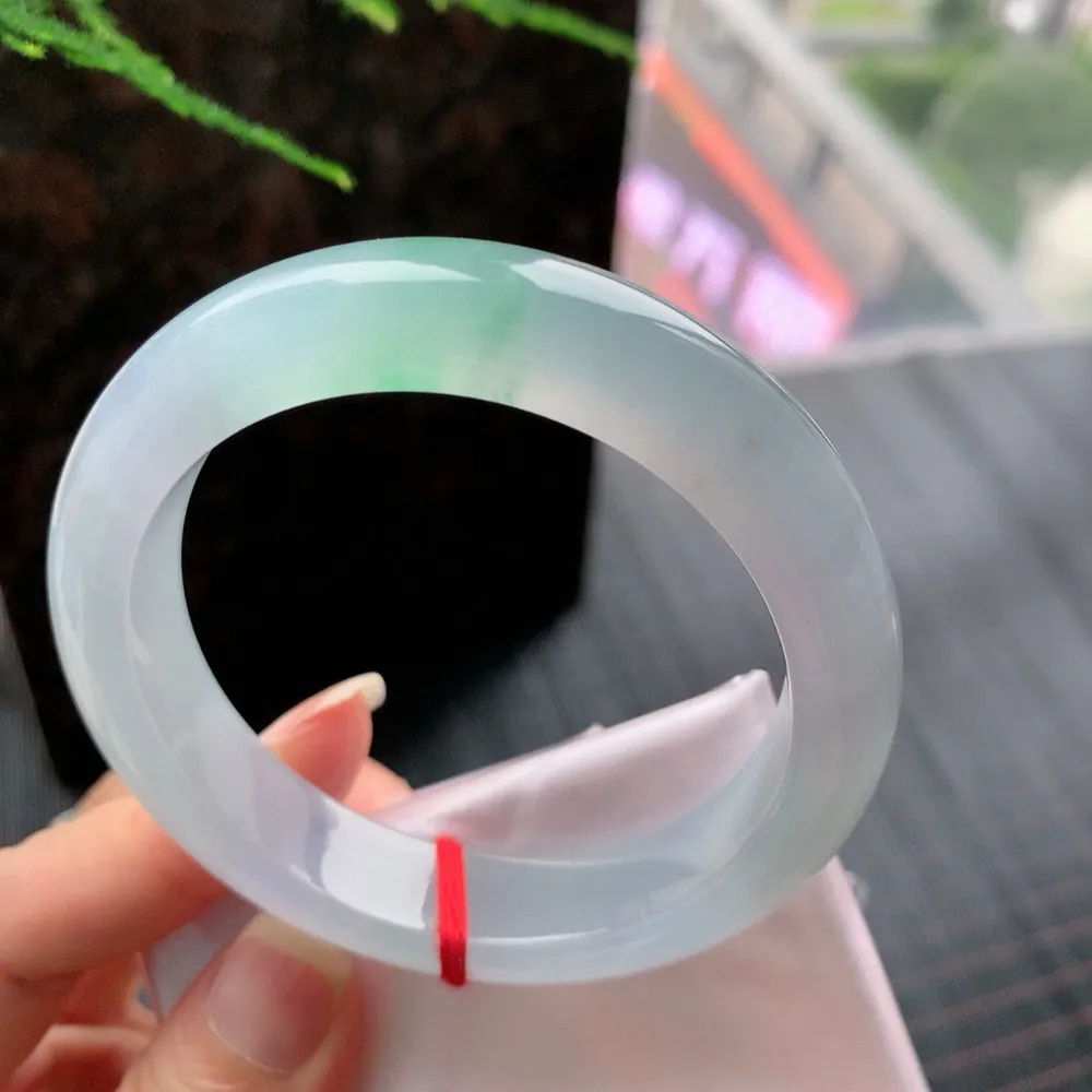 正圈冰玻阳绿 无瑕 尺寸:54.1/12/8.9 种色俱佳