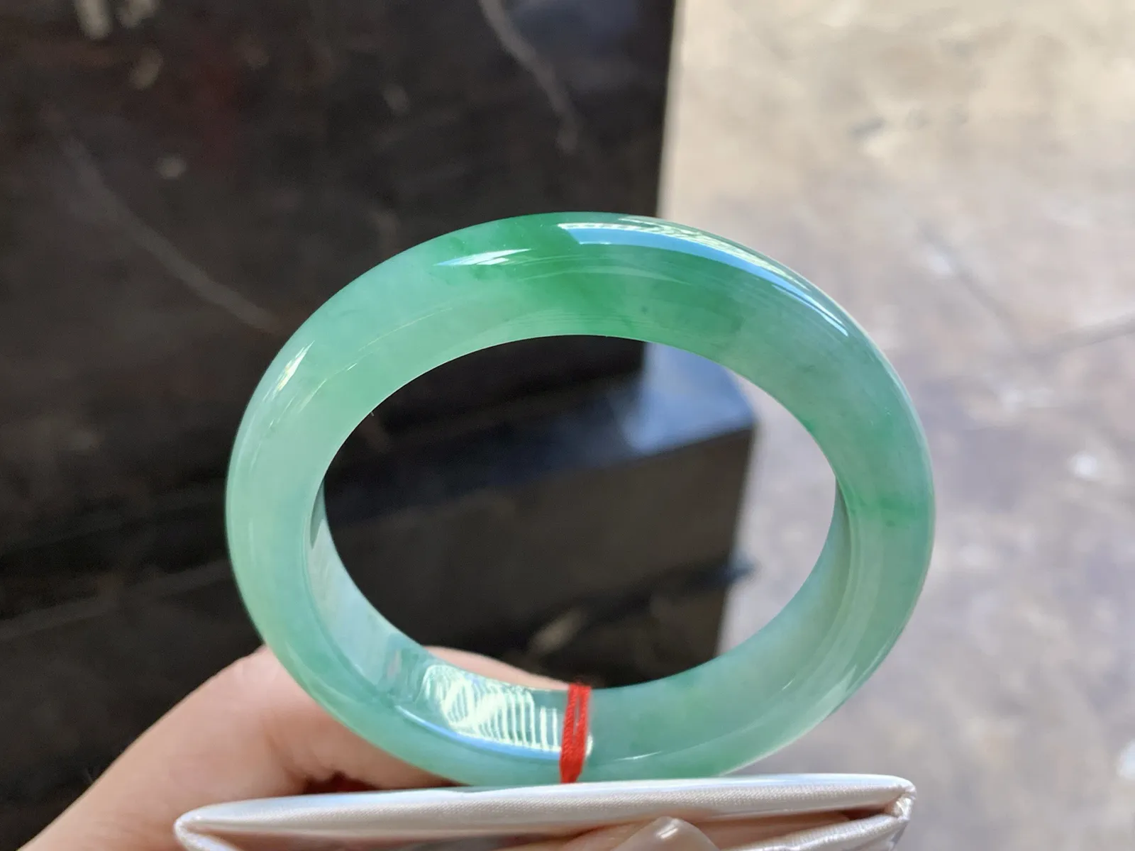 54-12.2-9.2

阳绿色手镯^_^种水足