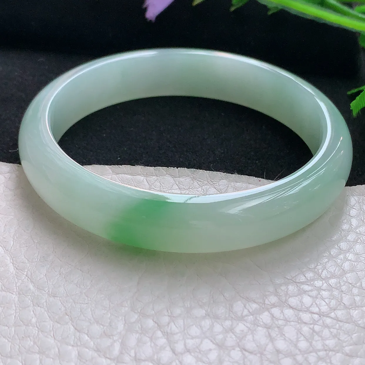 jm自然光59*12*6.8平安镯 天然缅甸翡翠飘绿秀气正圈珠宝玉手镯 美人镯