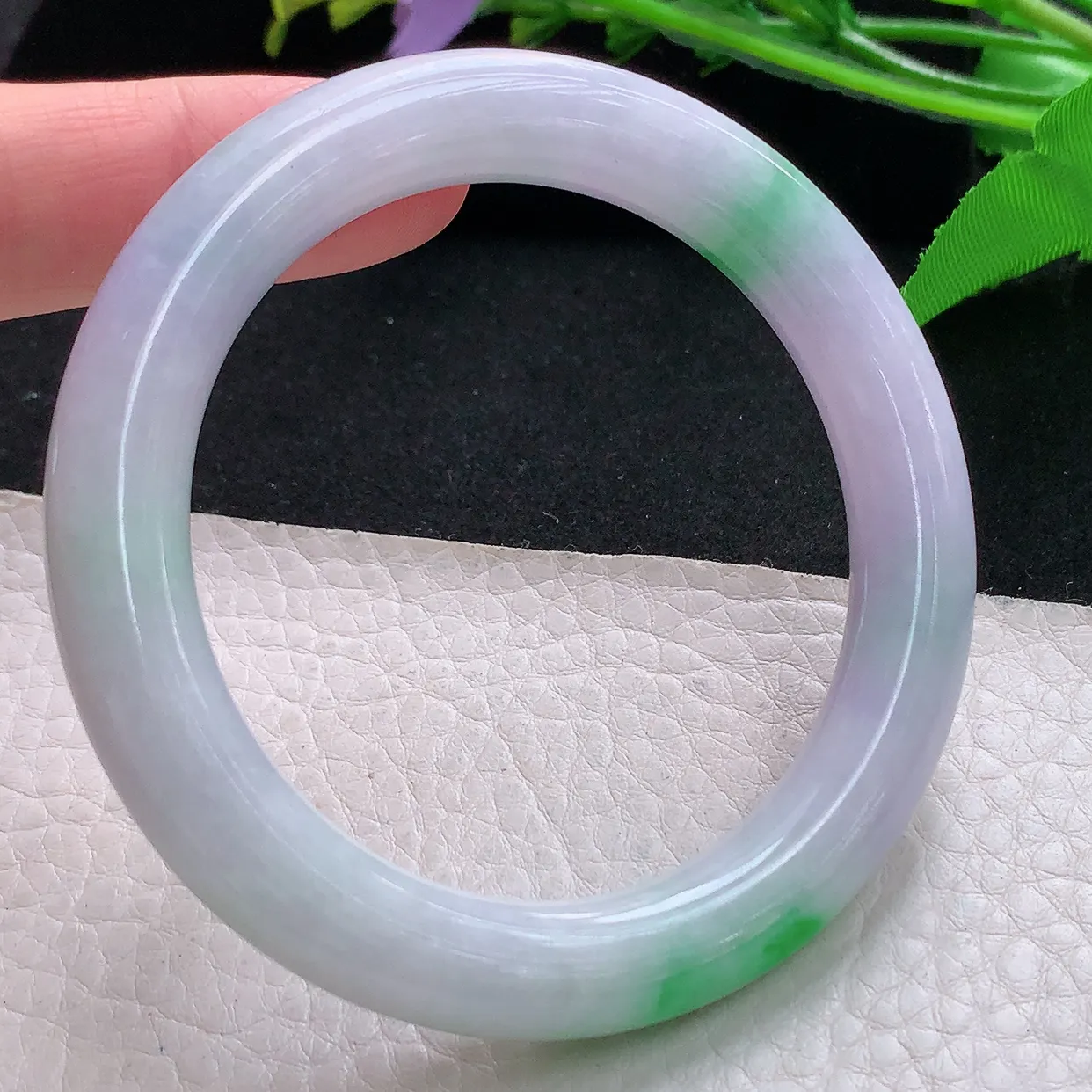 yh自然光55*9.5美人镯 天然缅甸翡翠春带彩圆条珠宝玉手镯 玉手环