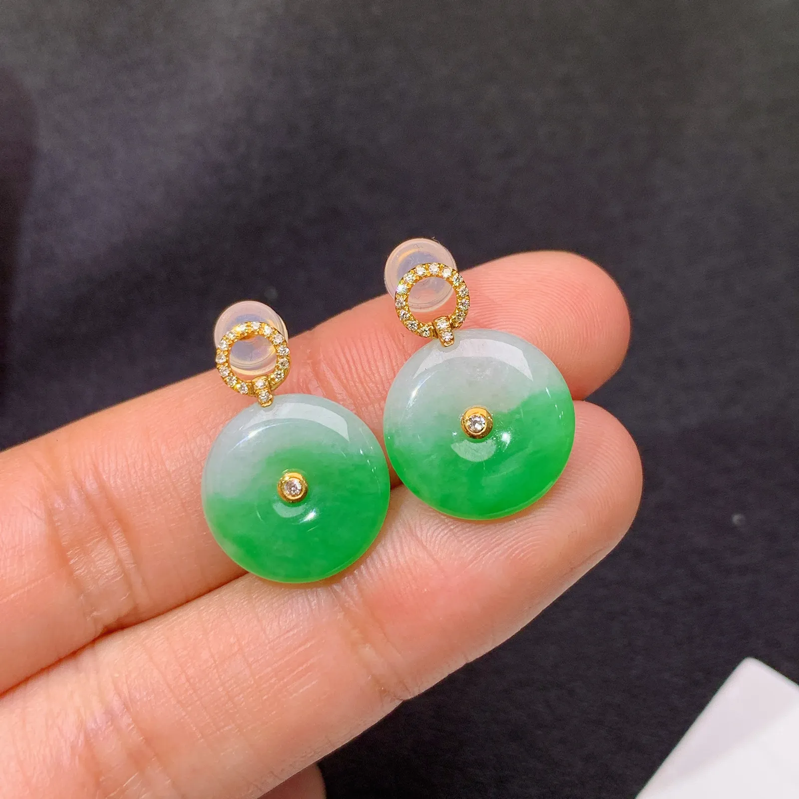 飘绿平安扣耳坠 18k金镶嵌，简约时尚，冰润色阳，种水足 尺寸12.9*3.3