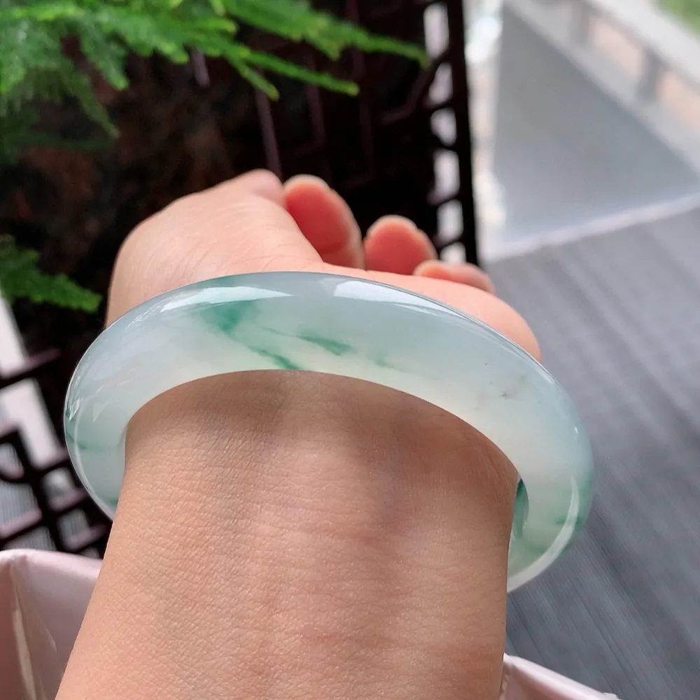 正圈冰波飘花 无瑕 尺寸:57.5/12.4/8.8 花美 种水好