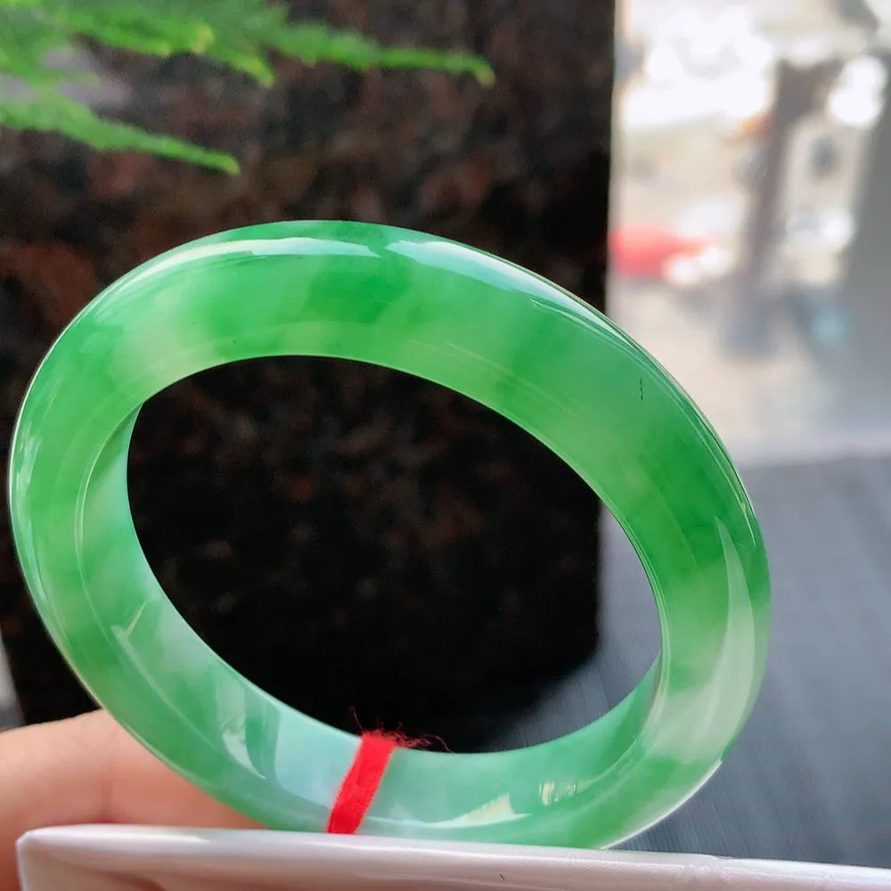 正圈高冰阳绿 无瑕 尺寸:54.8/12.2/8.9 种色俱佳🥰🥰