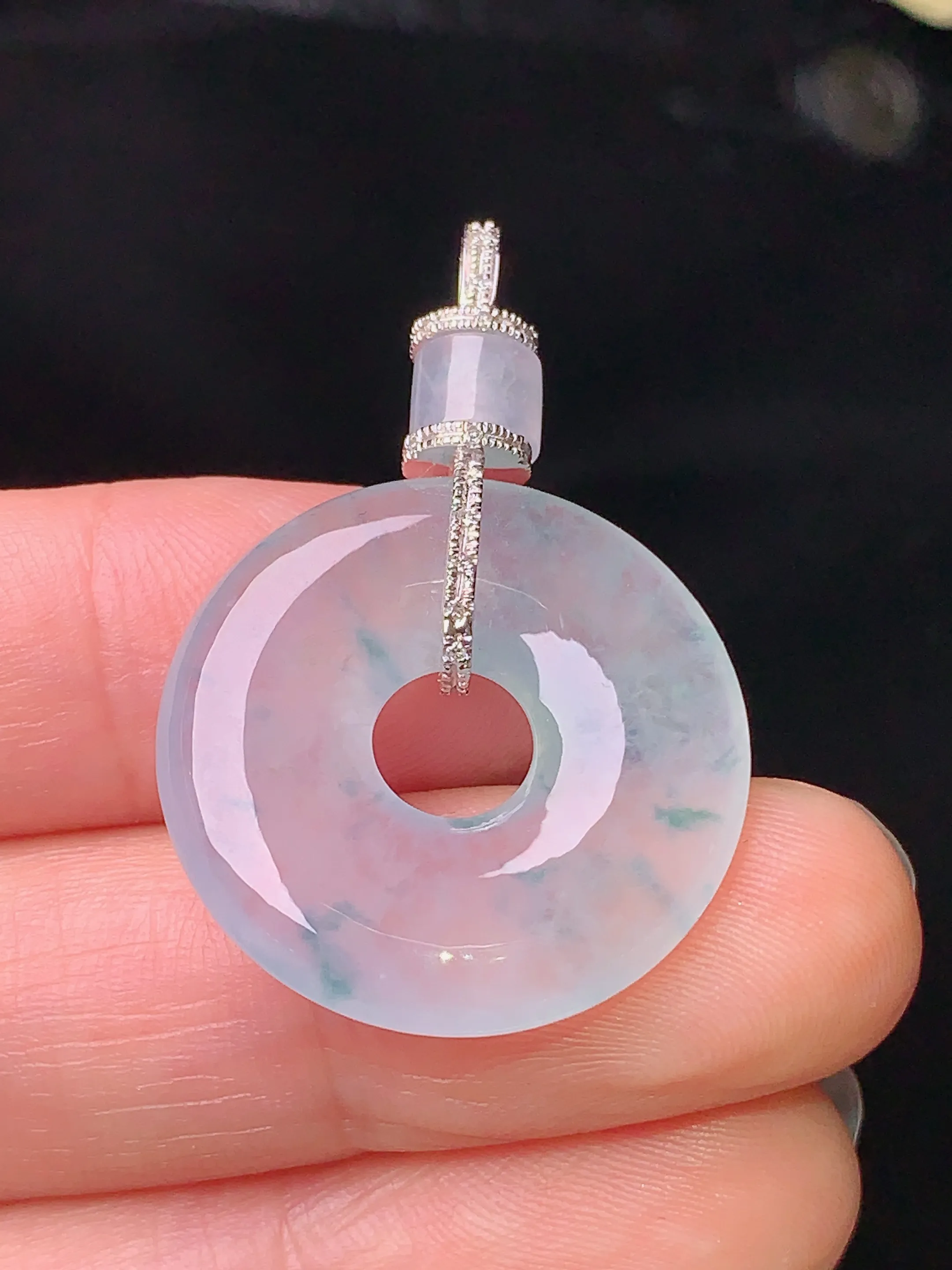 18k金钻镶嵌冰种平安环吊坠 玉质细腻 水润亮眼 色泽艳丽 整体尺寸35.2*23.3*4.2