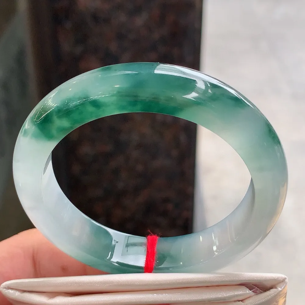 正圈高冰飘花 无瑕 尺寸:55.1/12.7/8.7 花美 种水好