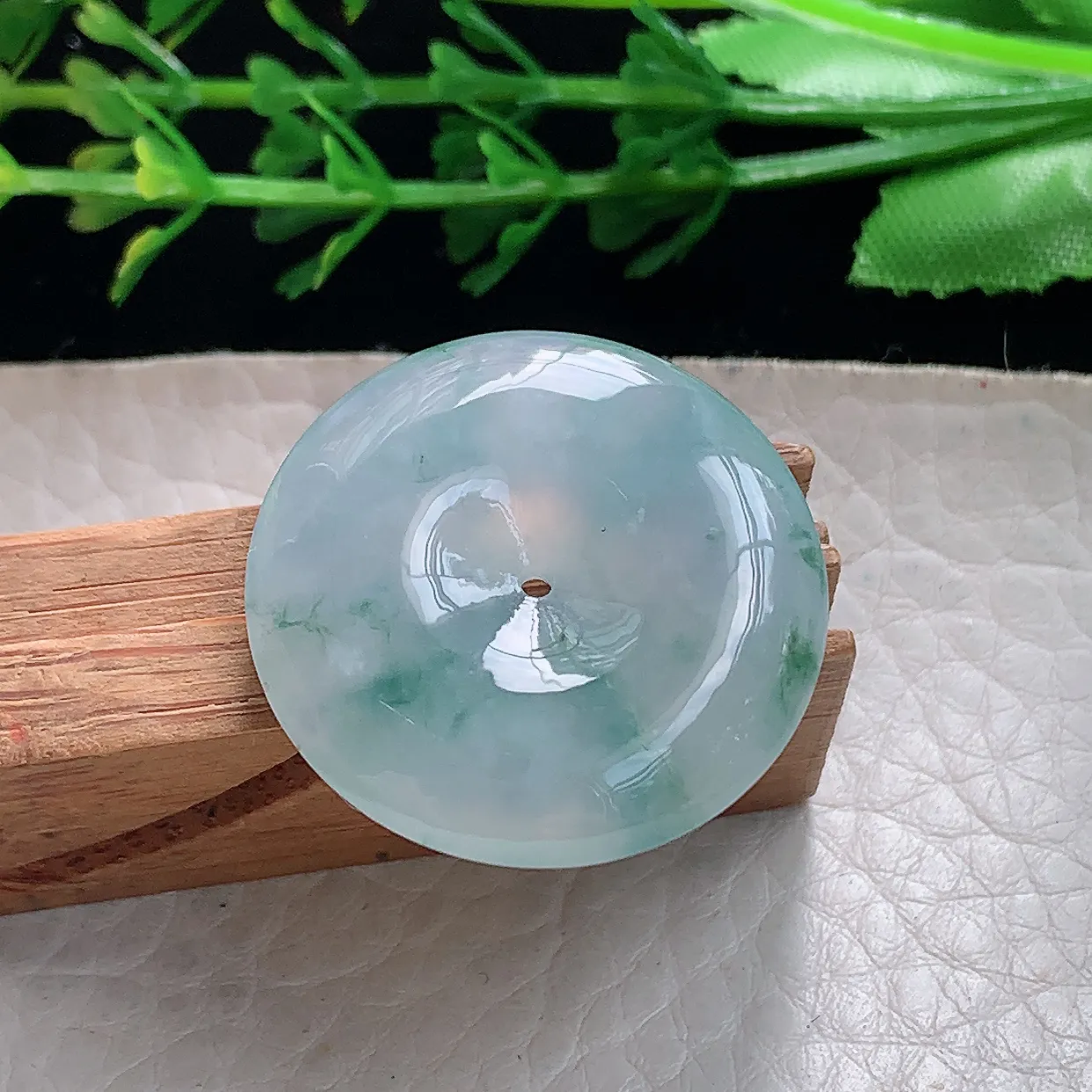 gp自然光27.6*6天然缅甸翡翠冰胶饱满飘花平安扣 玉扣玉吊坠