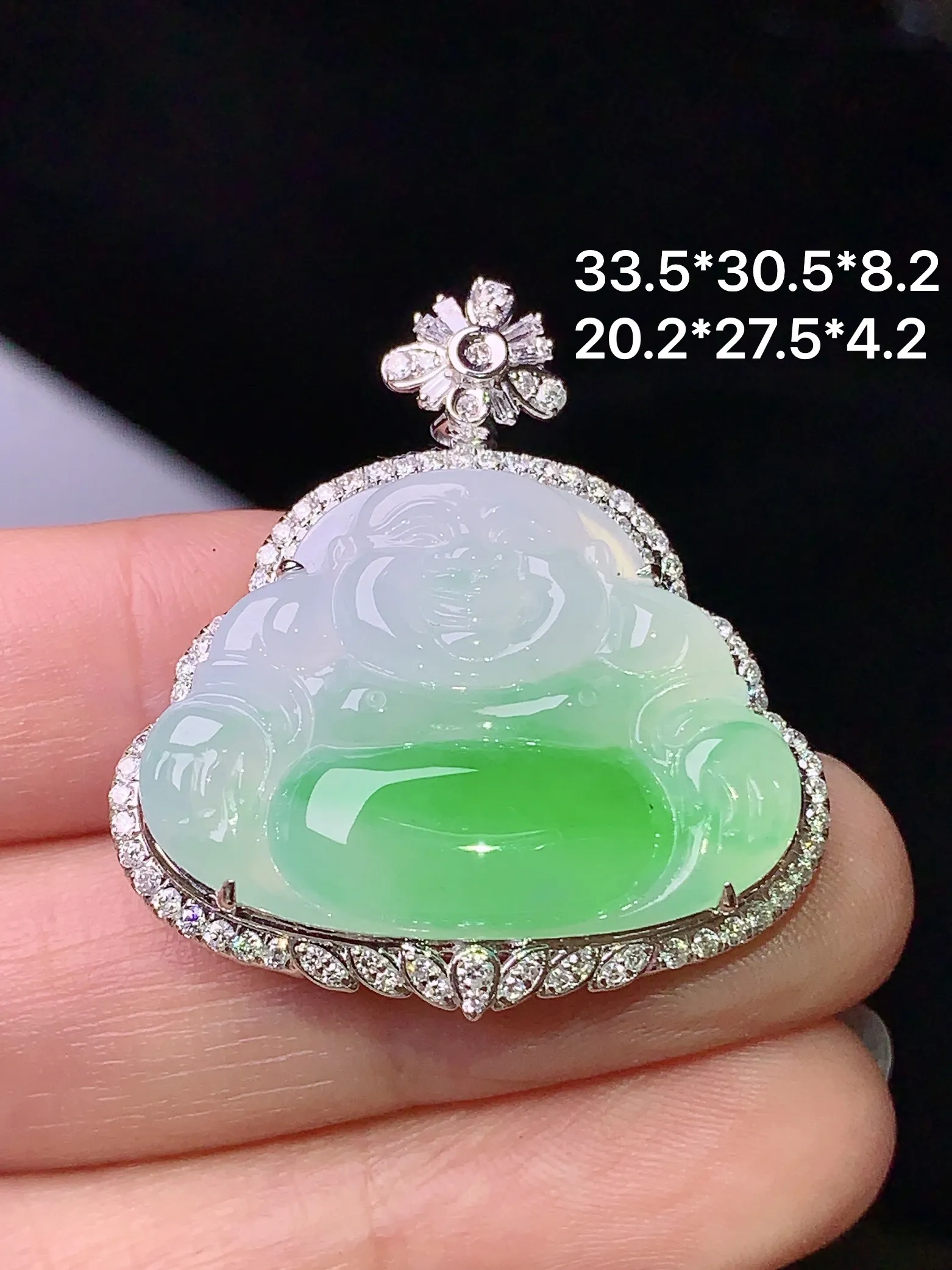 18k金钻镶嵌飘绿佛公吊坠 玉质细腻 水润亮眼 色泽艳丽 整体尺寸33.5*30.5*8.2