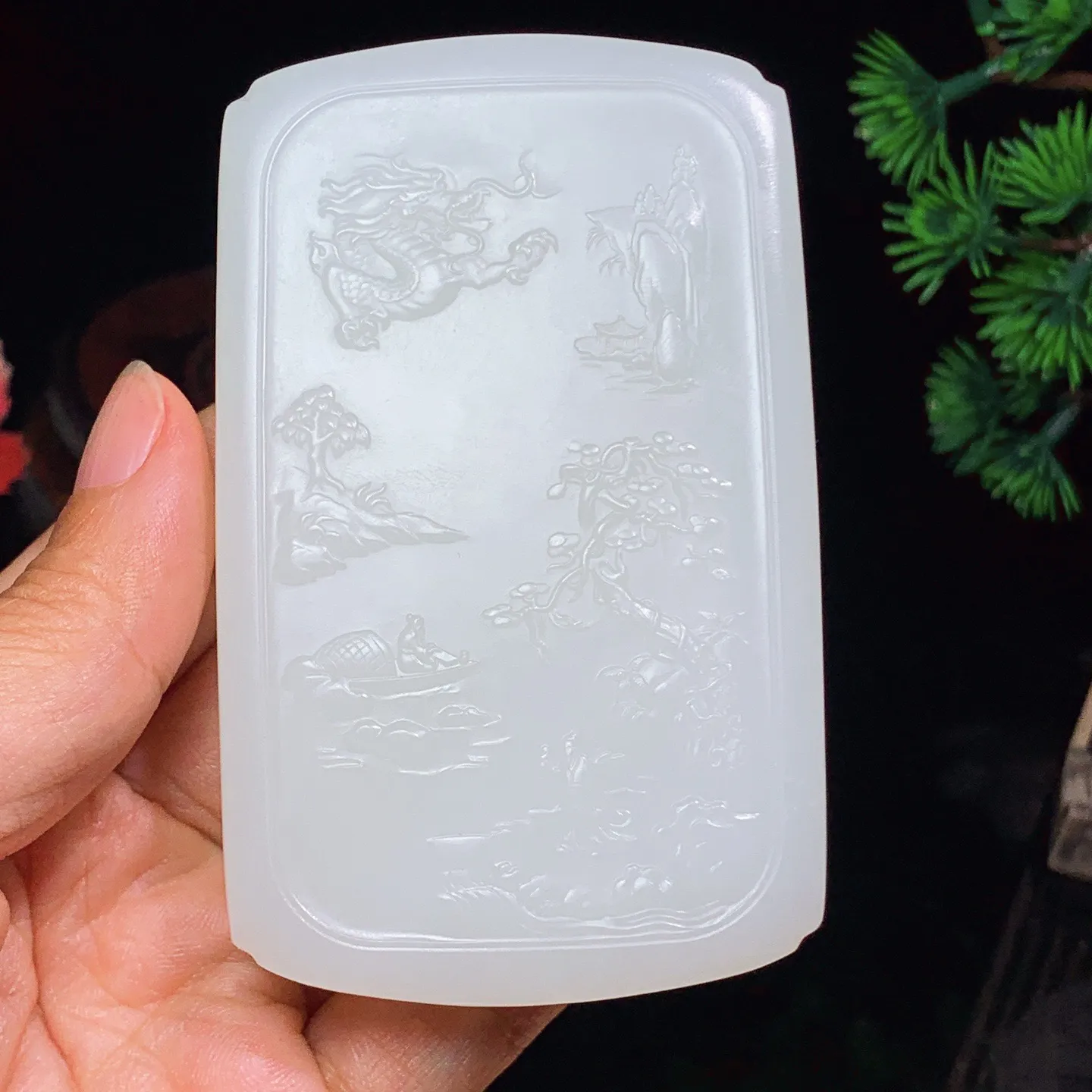 新疆和田玉羊脂白玉五方佛手把牌。尺寸90/55/17重213克 白度一级。无裂无杂 玉质细腻油润 底色纯净 脂粉好，品质好。lt251027