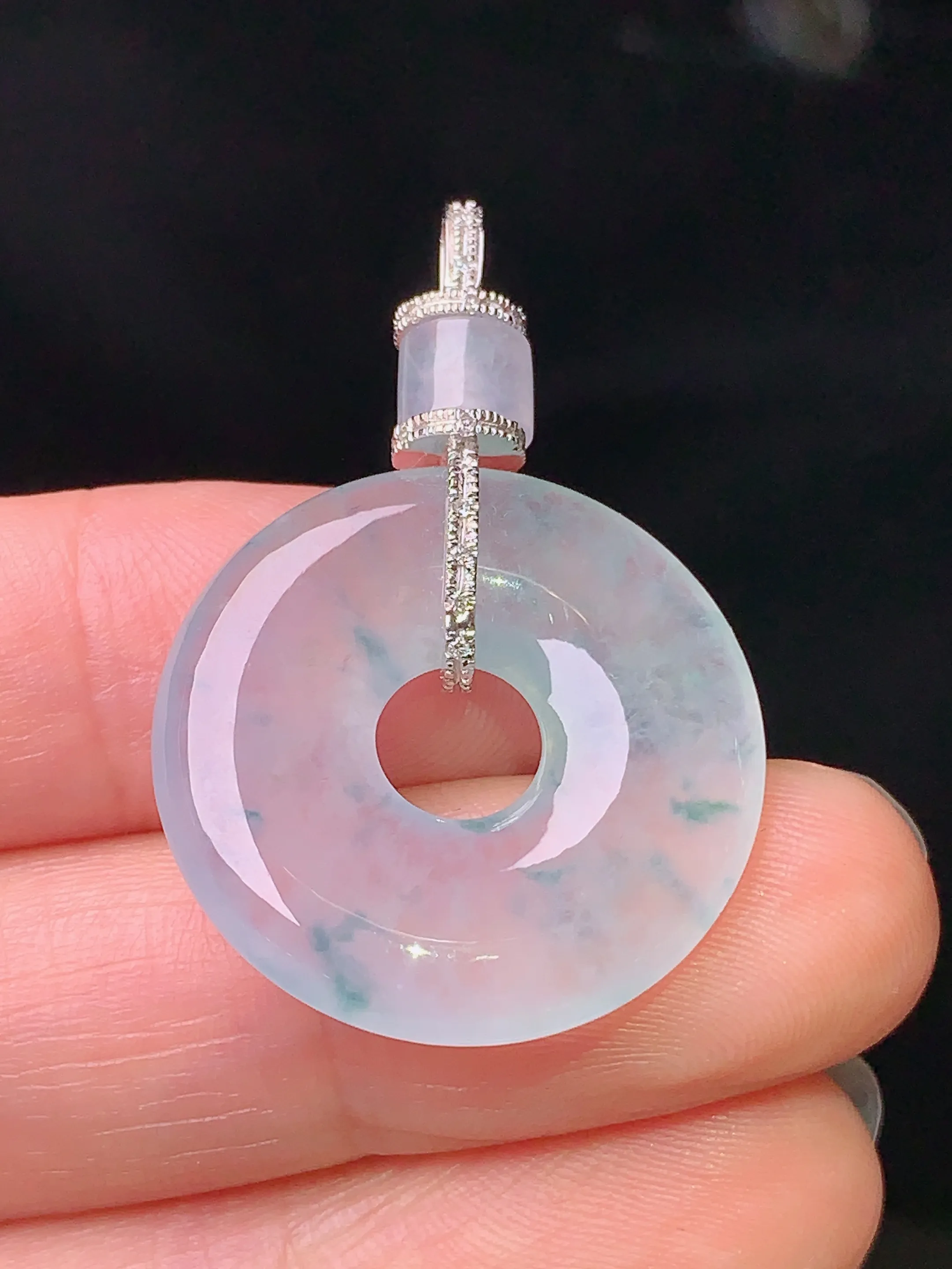 18k金钻镶嵌冰种平安环吊坠 玉质细腻 水润亮眼 色泽艳丽 整体尺寸35.2*23.3*4.2