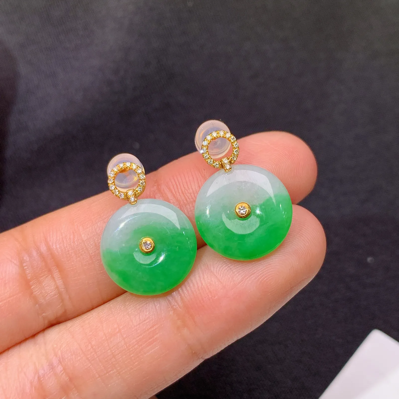 飘绿平安扣耳坠 18k金镶嵌，简约时尚，冰润色阳，种水足 尺寸12.9*3.3