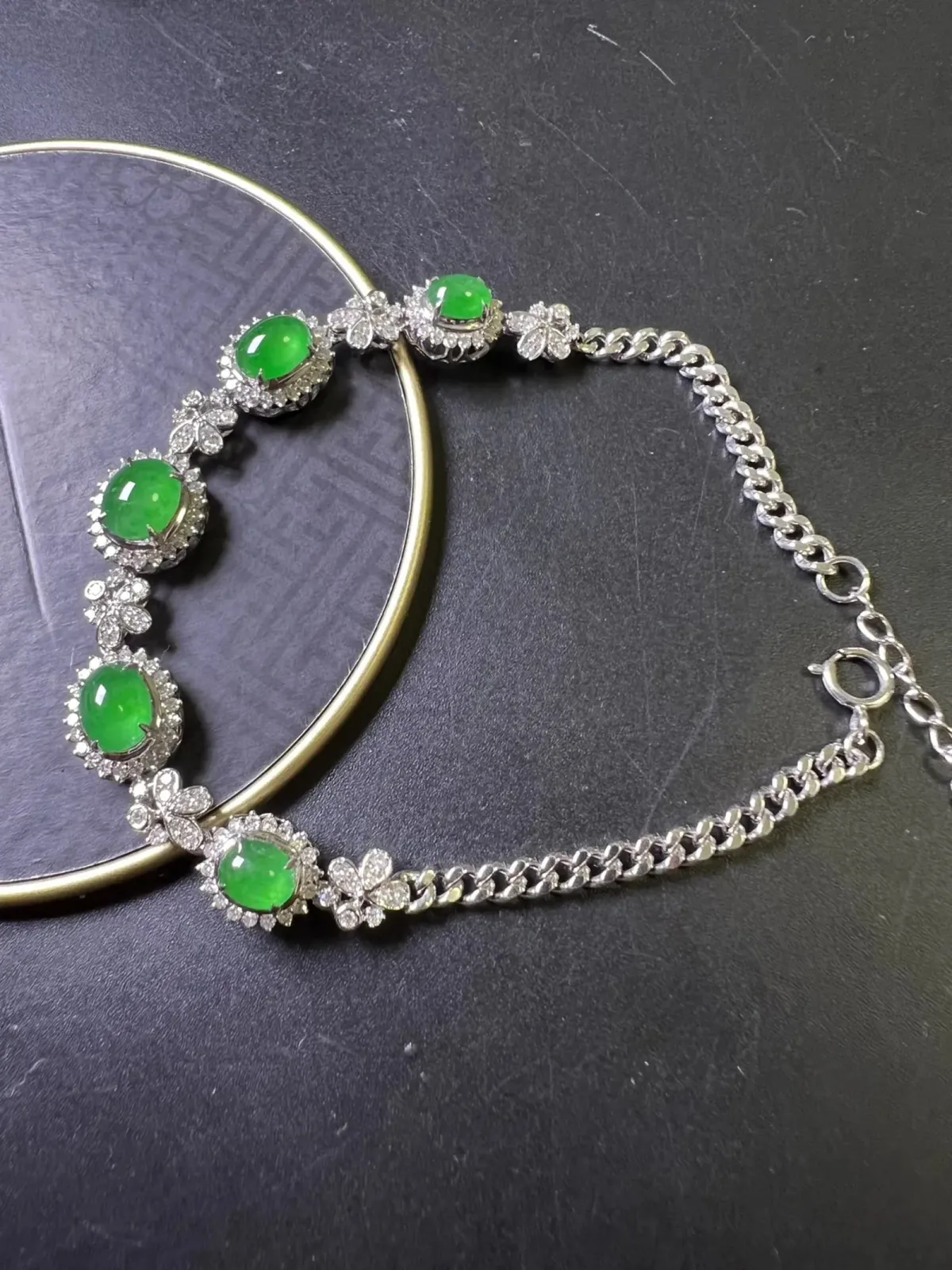 满绿手链种好、色辣、饱满，整体长54*9.3*6.9