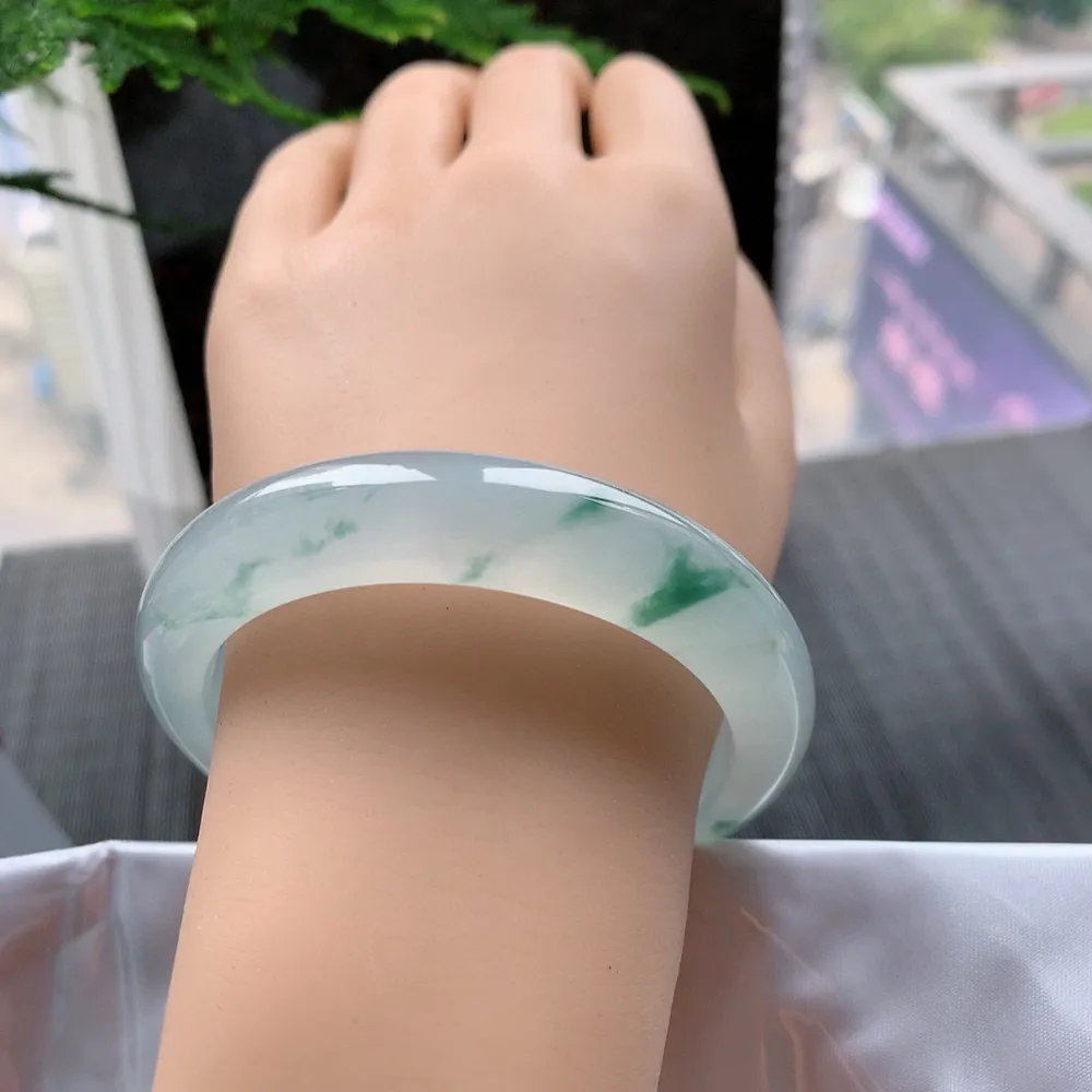 正圈冰玻飘花 无瑕 尺寸:57.7/12.6/8.3 花美 种水好