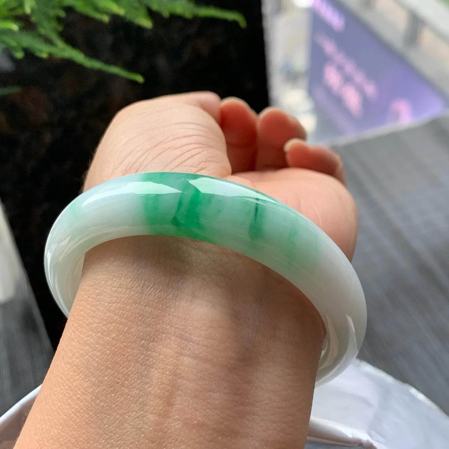 正圈冰糯阳绿 皮纹 尺寸:55.4/12.5/8.1 色好