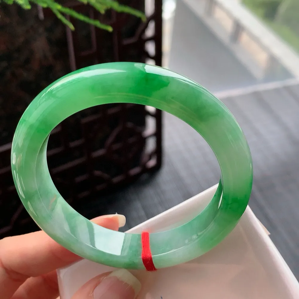 正圈冰糯翠绿 无瑕 尺寸:56.1/12.3/9 色好️️