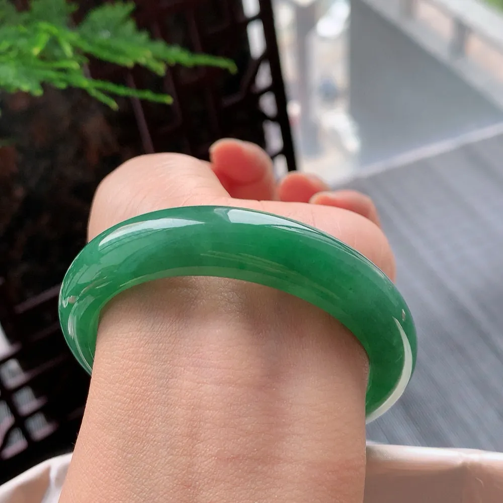 正圈满绿 无瑕 尺寸:54.4/12.6/8.1 满色