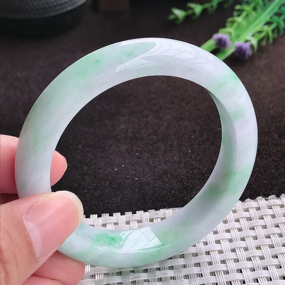 自然光55.5/12.5/9老坑精美冰润飘绿手镯宽边翡翠玉镯手环