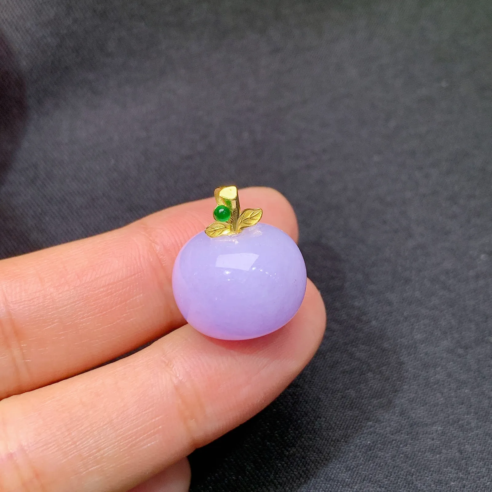 紫罗兰小苹果吊坠，18k金镶嵌，色泽鲜艳，温润细腻 尺寸17*15.5*11.2