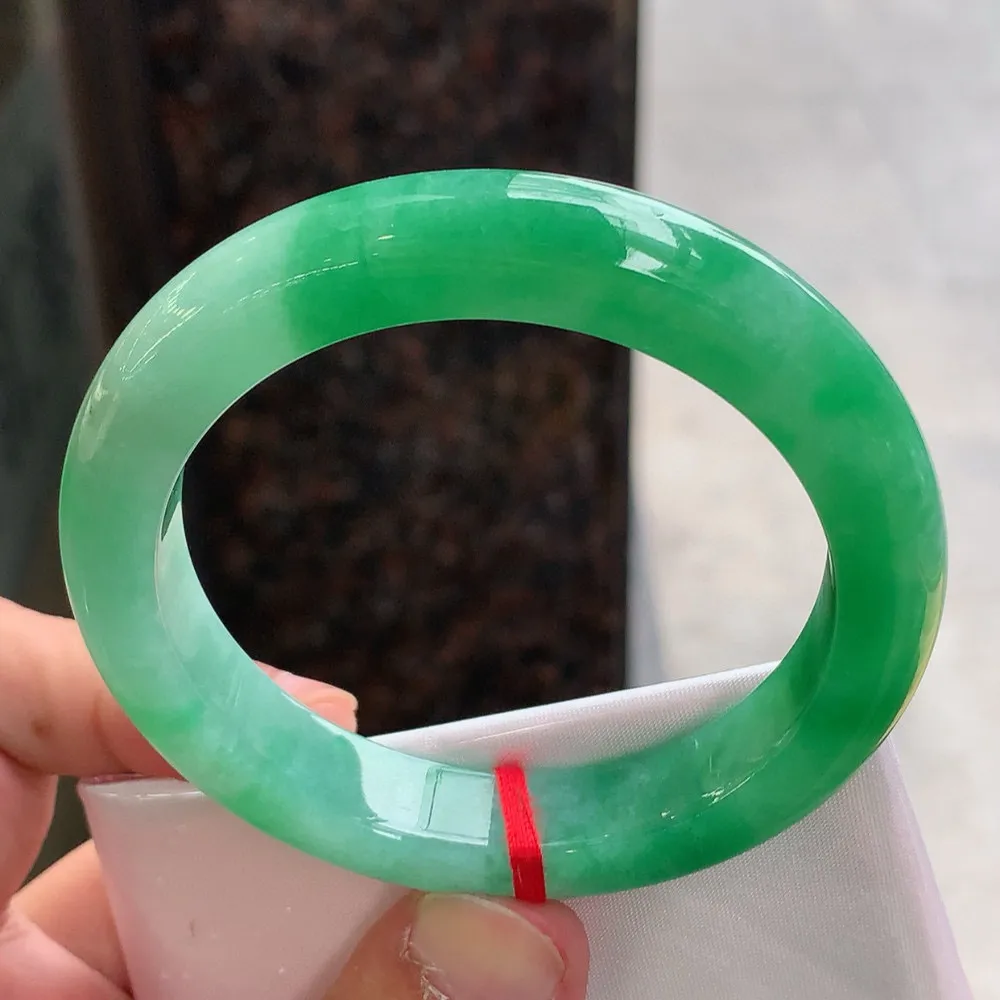 正圈满圈翠绿 无瑕 尺寸:57.4/11.4/9.4色好