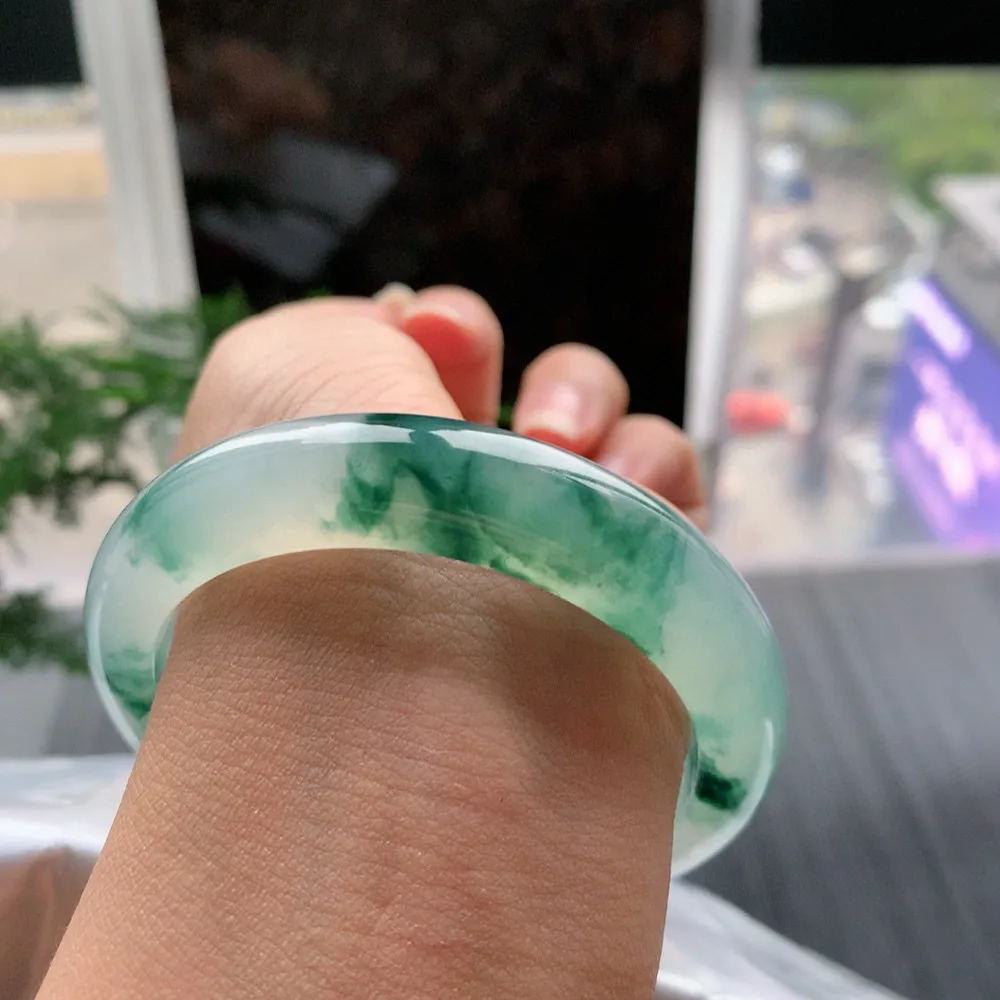 正圈冰玻飘花 无瑕 尺寸:57.1/12.5/9 花美 种水好