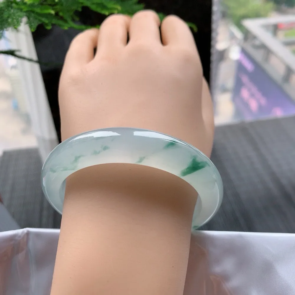 正圈冰玻飘花 无瑕 尺寸:57.7/12.6/8.3 花美 种水好