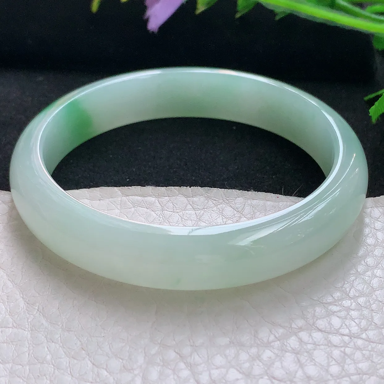 jm自然光59*12*6.8平安镯 天然缅甸翡翠飘绿秀气正圈珠宝玉手镯 美人镯