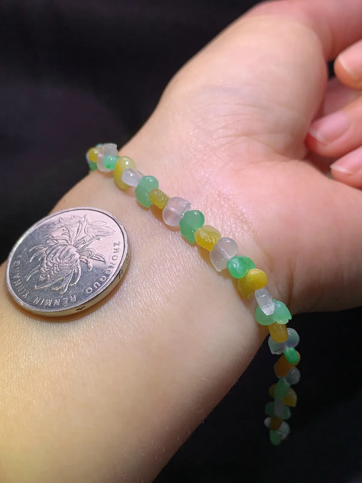 冰种三彩小猪手串，手链，冰润鲜艳，玉质细腻，种水足，尺寸6.1*4*2.8