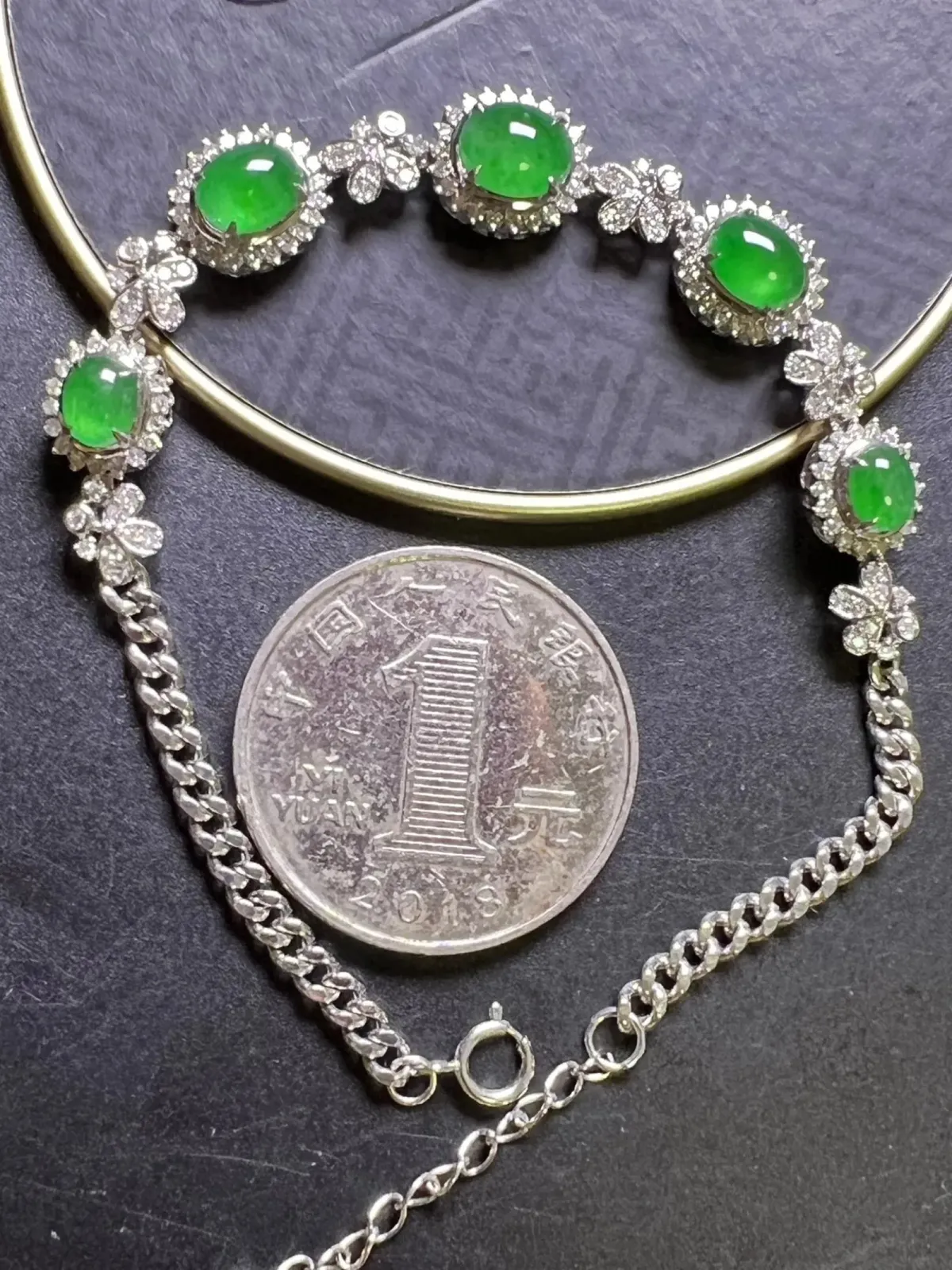 满绿手链种好、色辣、饱满，整体长54*9.3*6.9