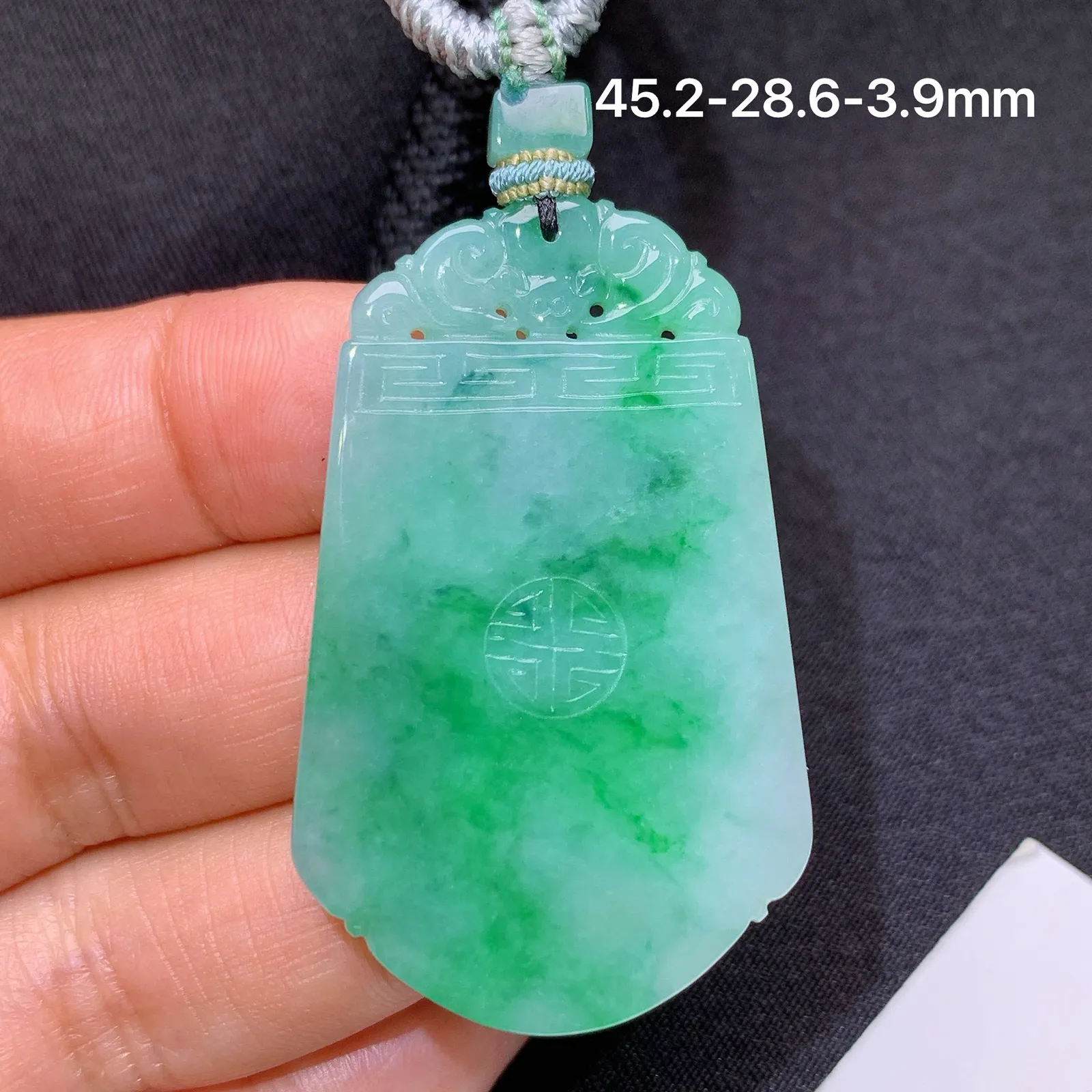 飘绿无事牌，冰润色阳，厚装种老，种水足 尺寸45.2*28.6*3.9