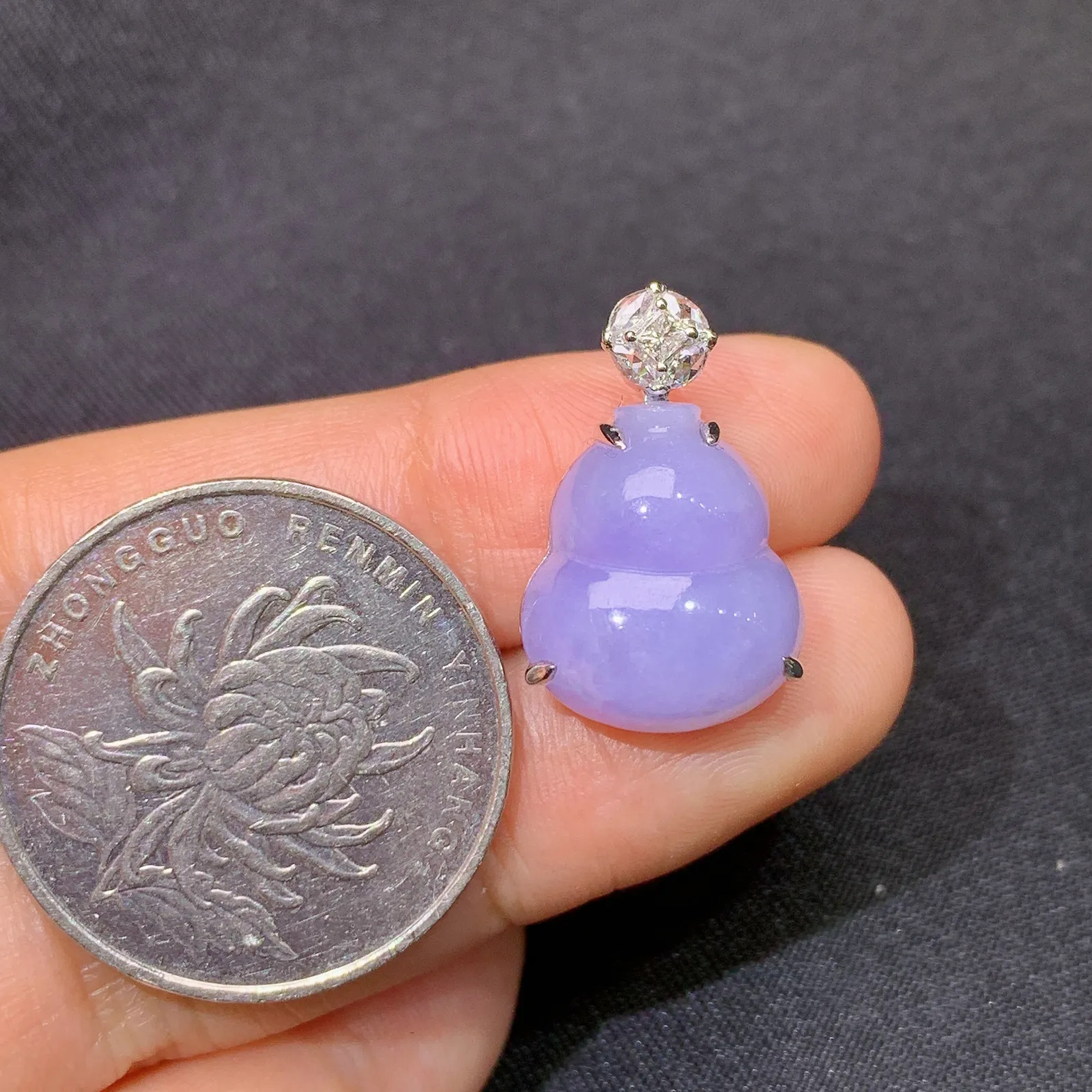 紫罗兰葫芦吊坠，18k金镶嵌，温润细腻，颜色鲜艳  尺寸20.8*13.1*7.7