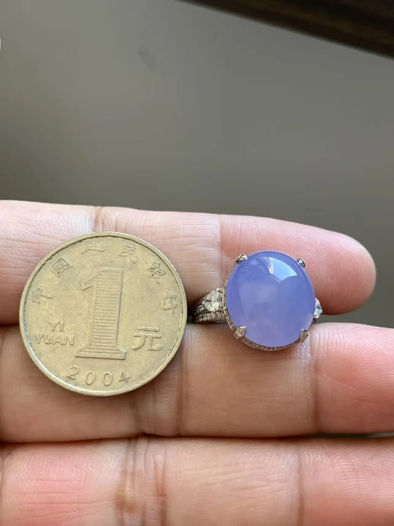 美艳紫罗兰戒指
裸石14.5*13.5*7.5 戒圈13.5
18k金钻石镶嵌