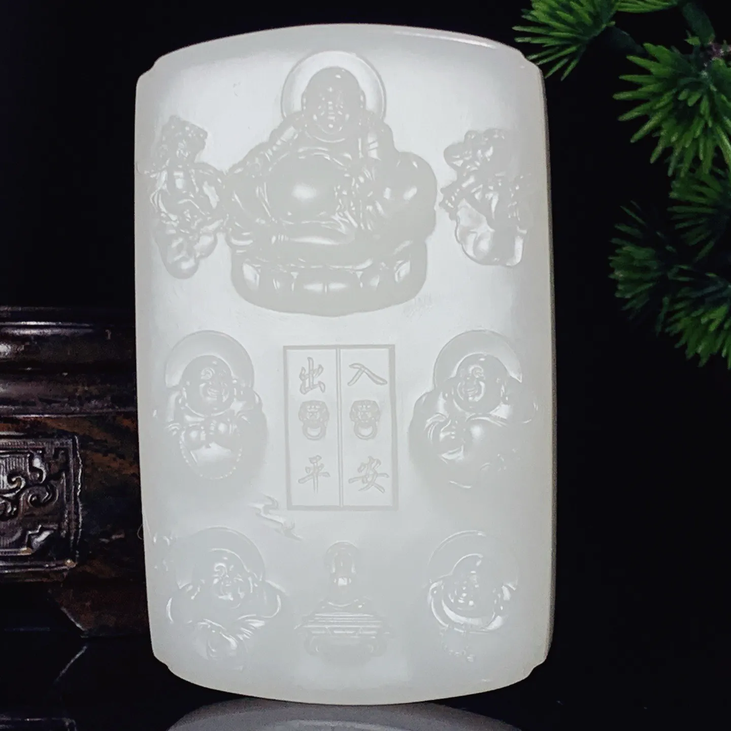 新疆和田玉羊脂白玉五方佛手把牌。尺寸90/55/17重213克 白度一级。无裂无杂 玉质细腻油润 底