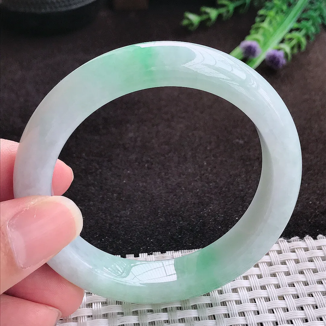 自然光55.5/12.5/9.2老坑温润飘绿手镯宽边翡翠玉镯手环