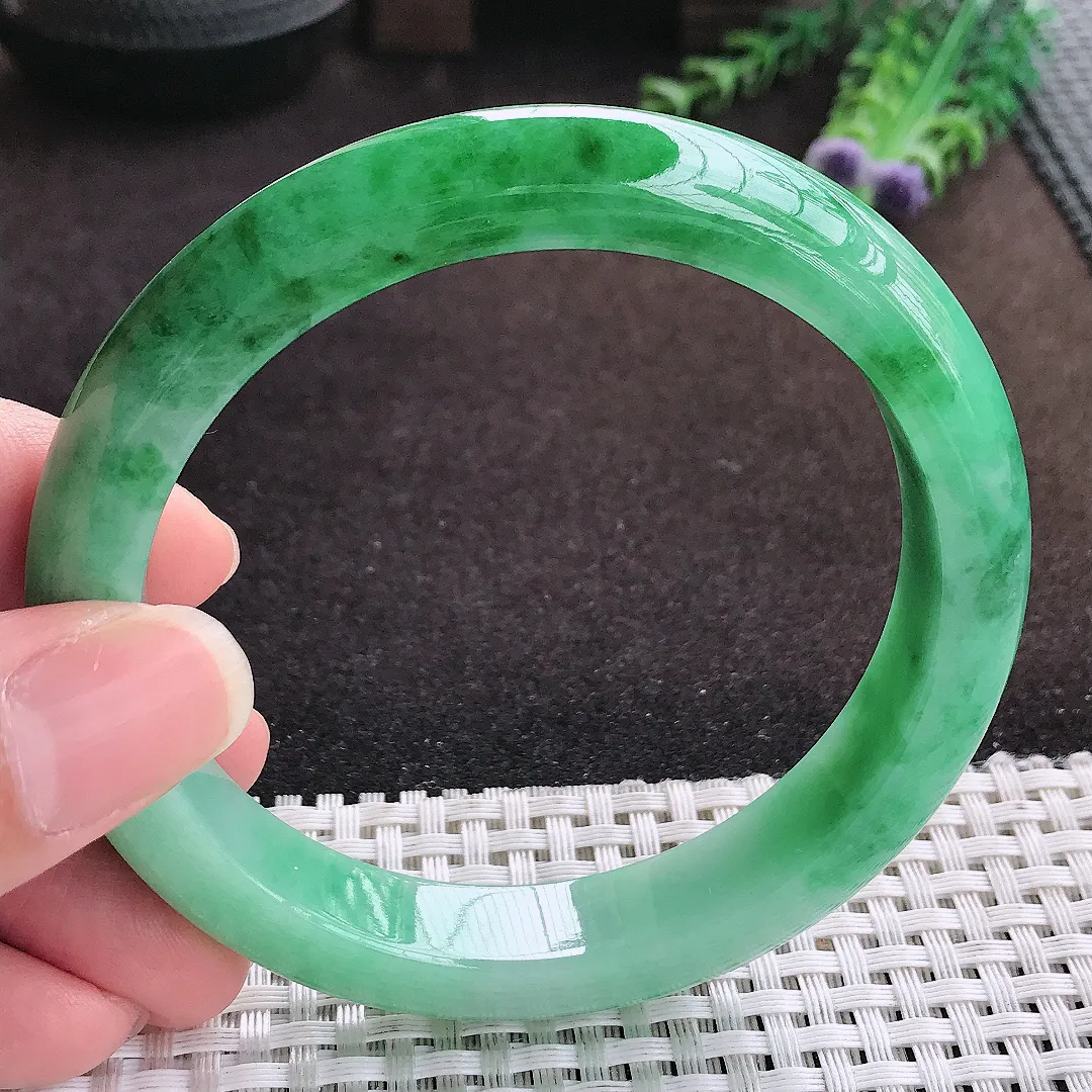 自然光62/12/8.8老坑精美温润满绿辣绿手镯宽边大圈口翡翠玉镯手环