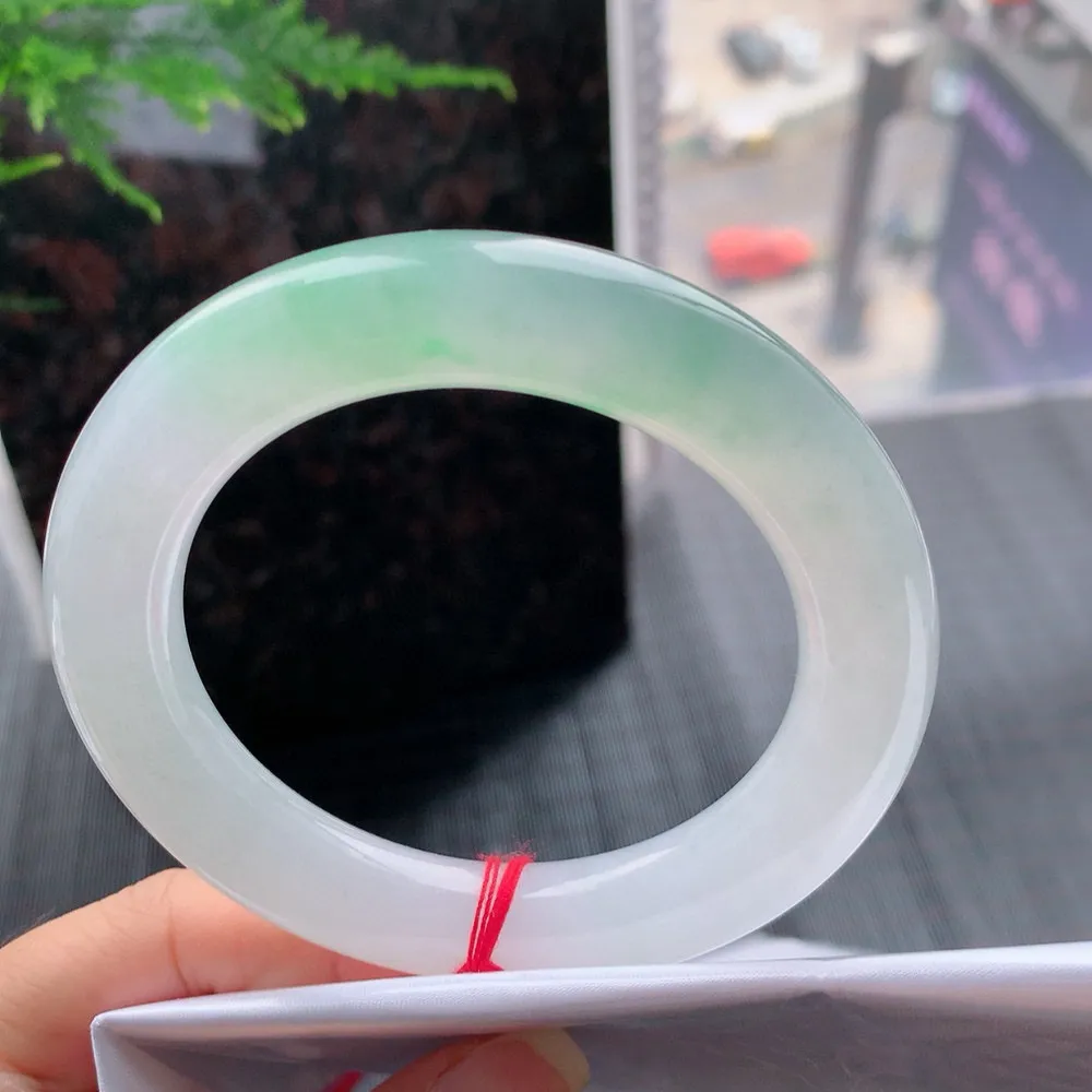 圆条高冰阳绿 无瑕 尺寸:58.7/12.7 种色俱佳