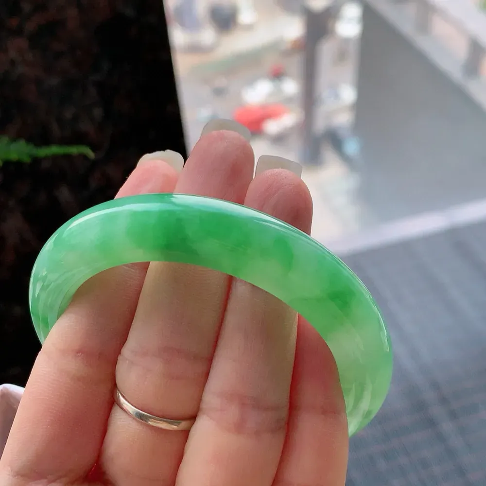 正圈冰糯阳绿 无瑕 尺寸:55.2/11.6/9 种色兼备