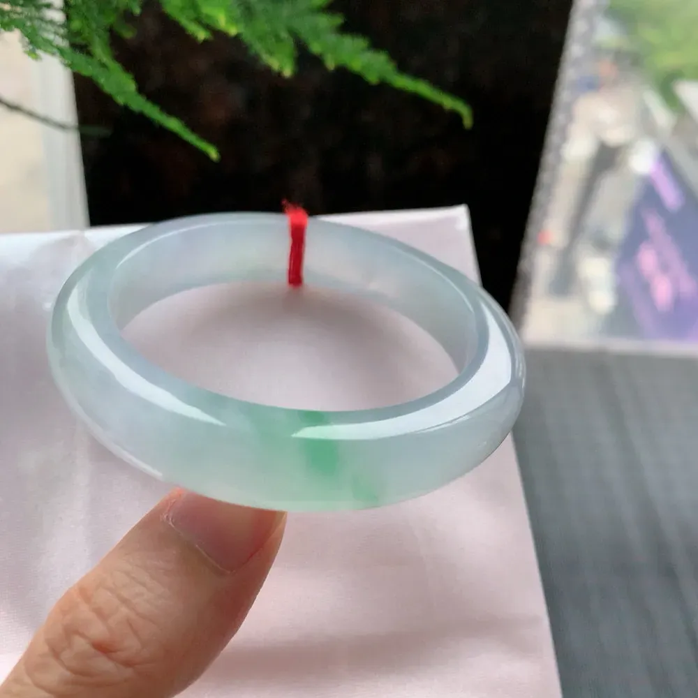 正圈冰玻阳绿 无瑕 尺寸:54.1/12/8.9 种色俱佳