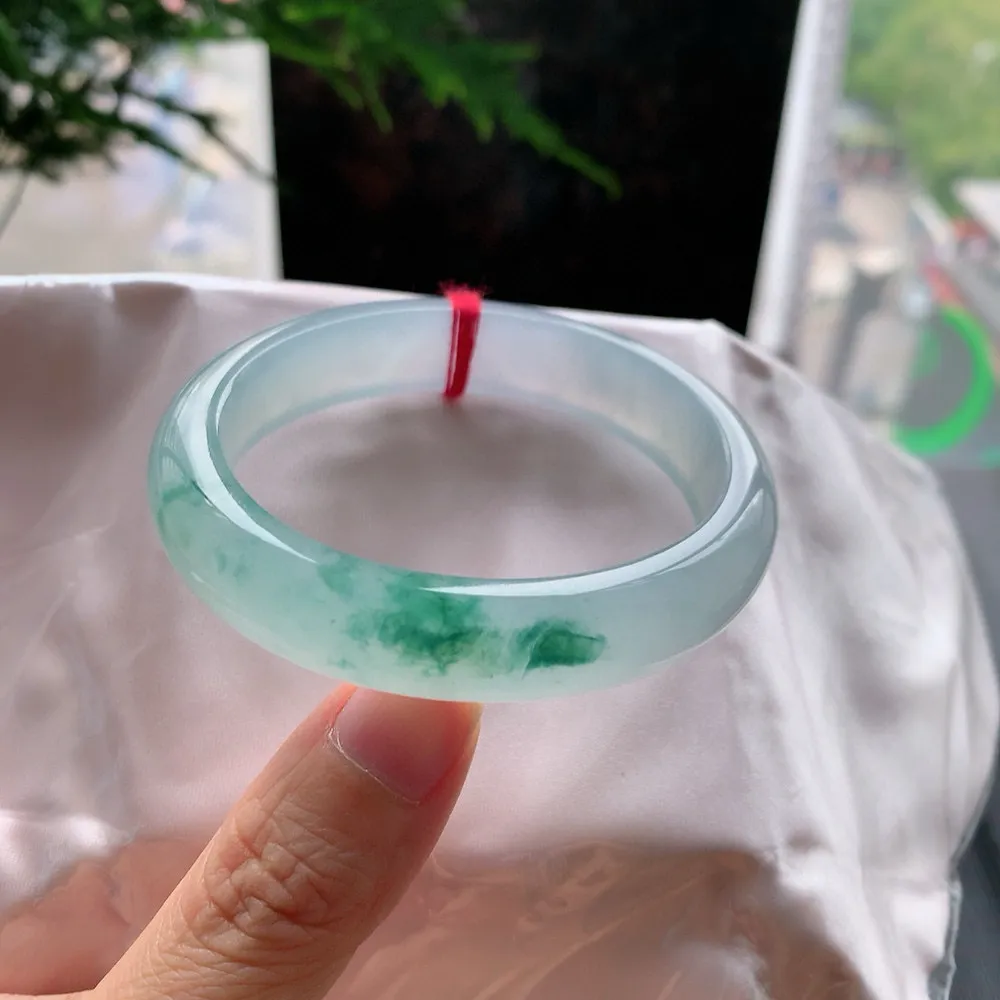 贵妃高冰飘花 无瑕 尺寸:56.1/48.2/13.2/8.2 花美 种水好