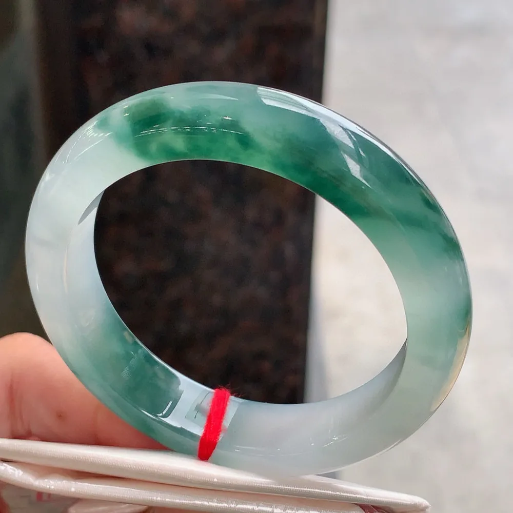 正圈高冰飘花 无瑕 尺寸:55.1/12.7/8.7 花美 种水好