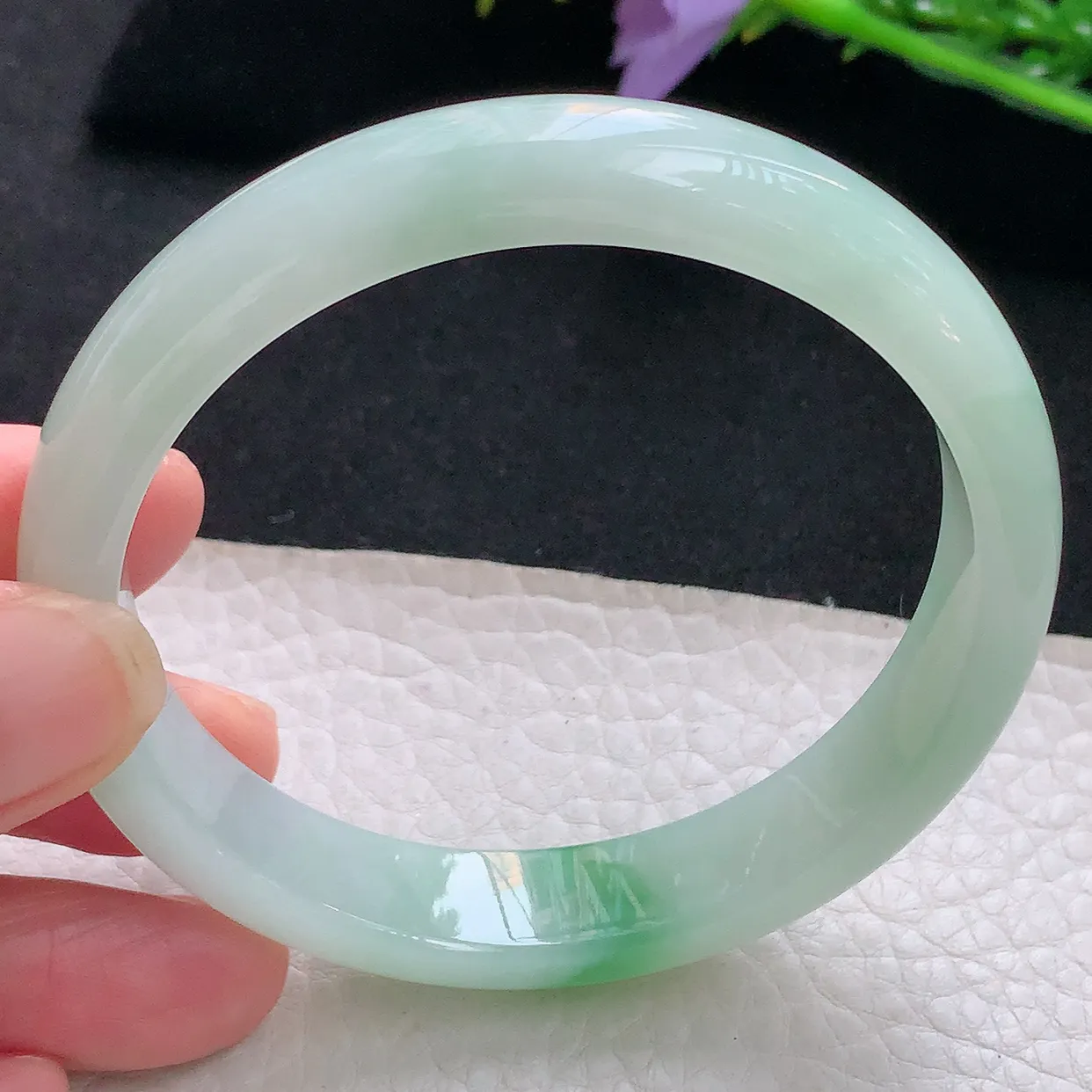 jm自然光59*12*6.8平安镯 天然缅甸翡翠飘绿秀气正圈珠宝玉手镯 美人镯