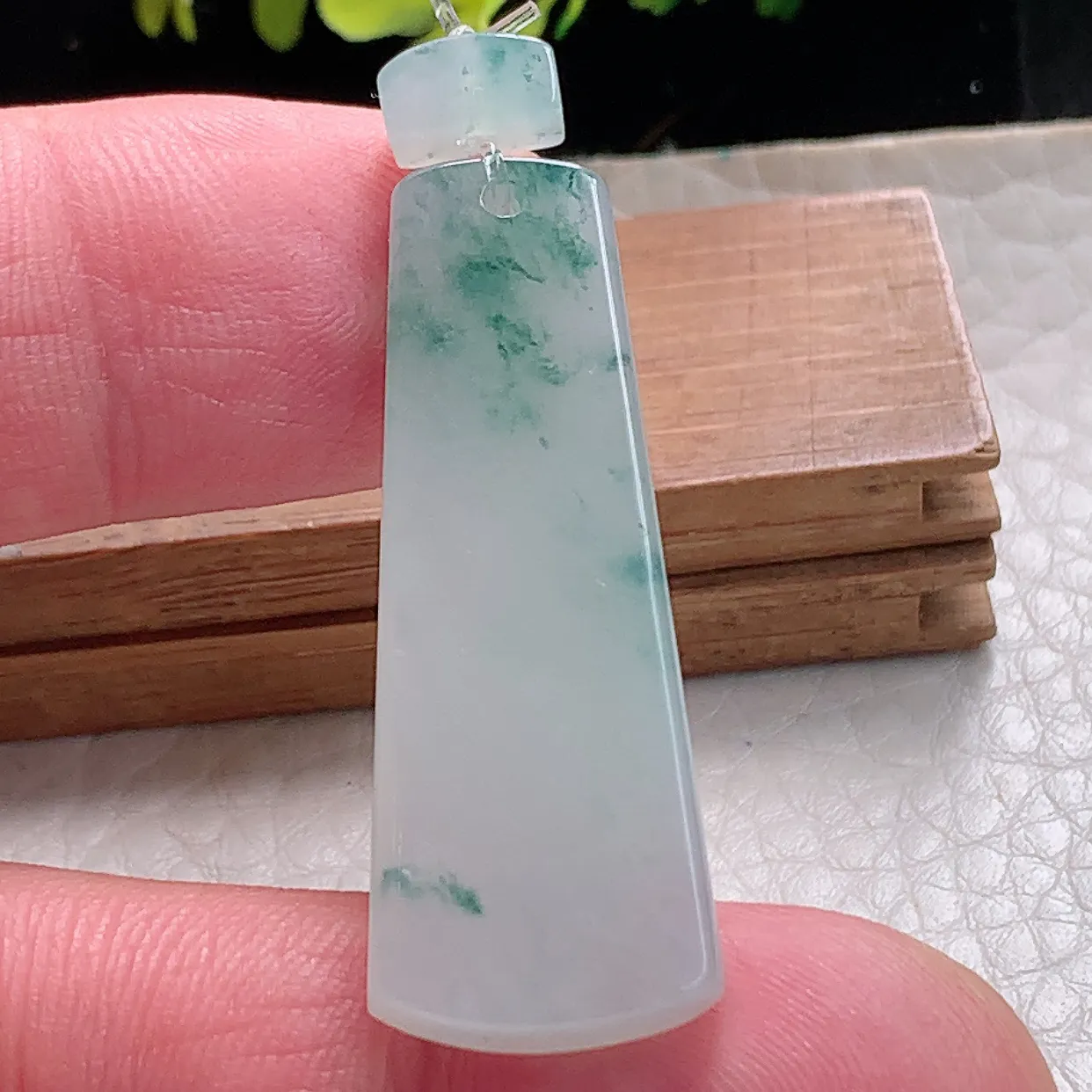 lz自然光38*14.3*4.6天然缅甸翡翠冰飘花秀气无事牌 素面牌玉吊坠