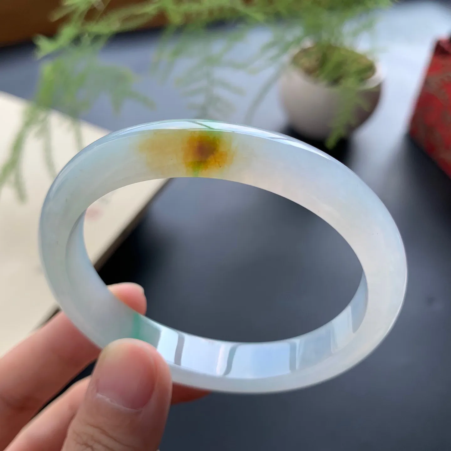 54.8圈口冰飘绿贵妃手镯 尺寸：54.8-47-10.8-7，水润起胶，色泽靓丽