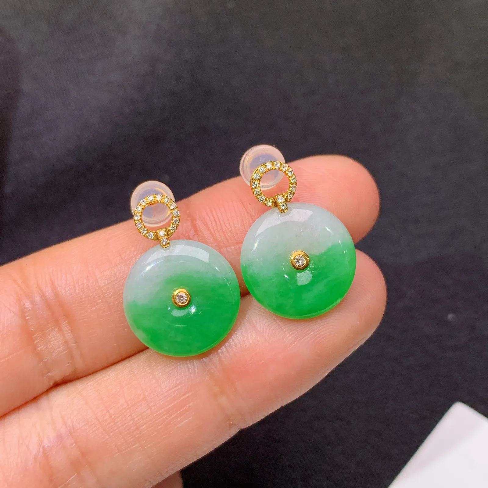 飘绿平安扣耳坠 18k金镶嵌，简约时尚，冰润色阳，种水足 尺寸12.9*3.3