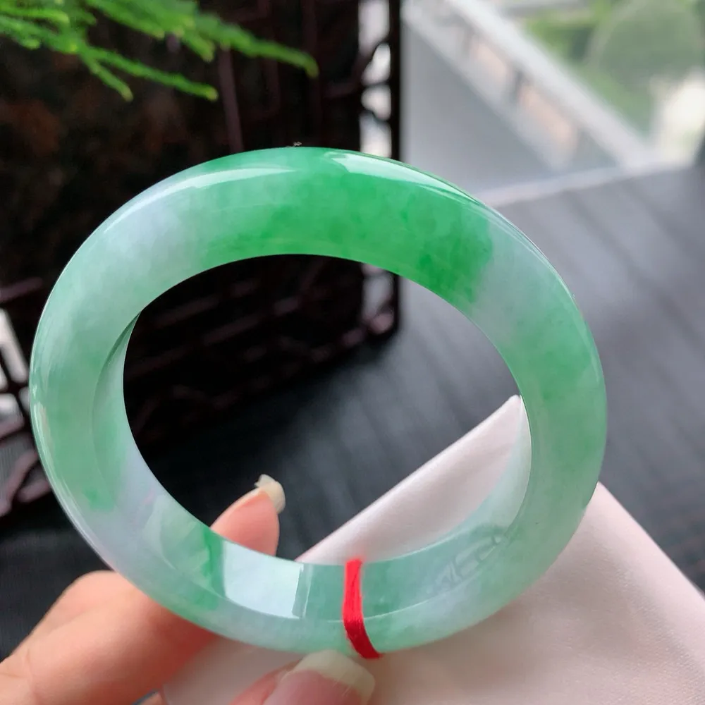 正圈冰糯阳绿 无纹裂 尺寸:53.7/12.8/9.9 色好