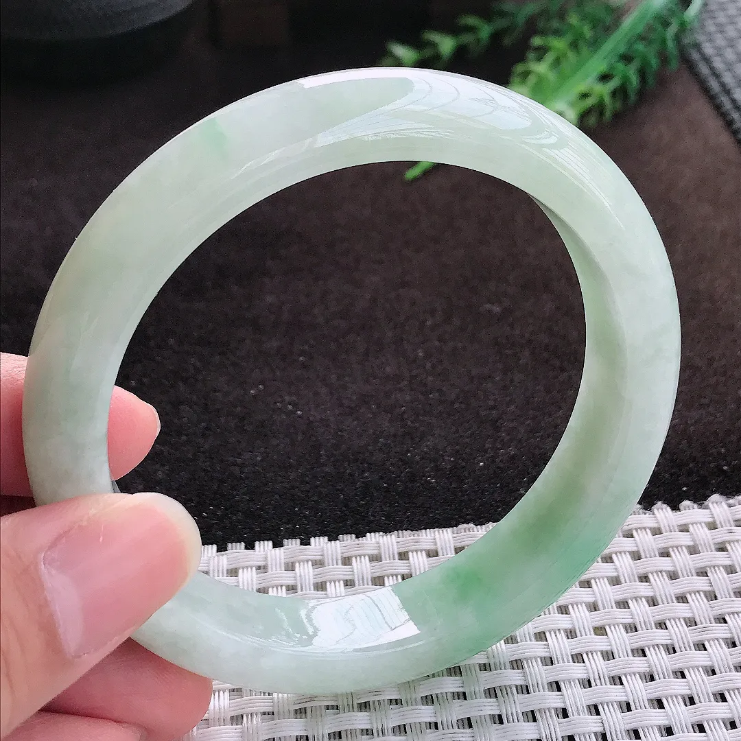 自然光62/13/9.2大圈口老坑秀气温润飘绿手镯宽边翡翠玉镯手环
