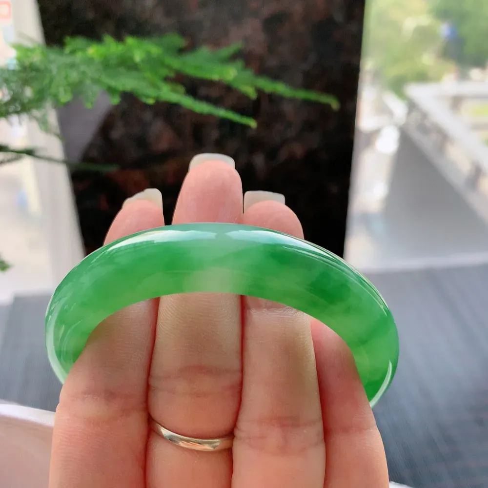 正圈高冰阳绿 无瑕 尺寸:54.8/12.2/8.9 种色俱佳🥰🥰