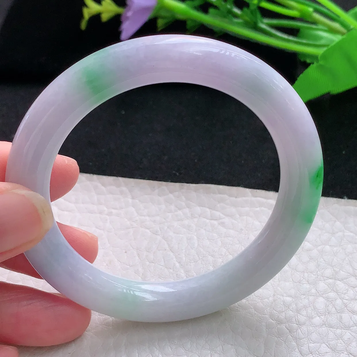 yh自然光55*9.5美人镯 天然缅甸翡翠春带彩圆条珠宝玉手镯 玉手环